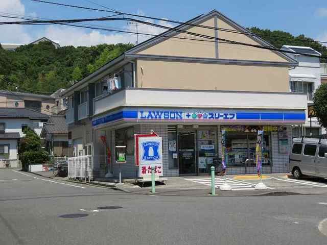 近くのローソンまで350m（徒歩5分）