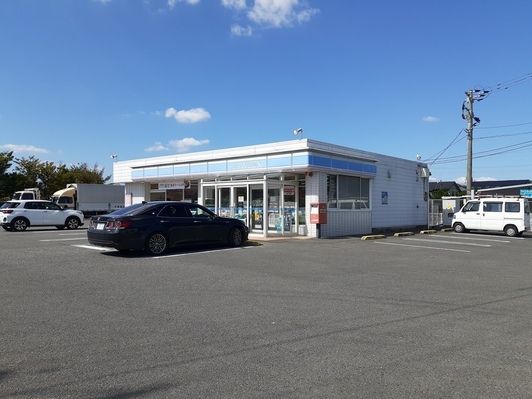 近くのローソン 国分インター店まで1,000m(徒歩13分)