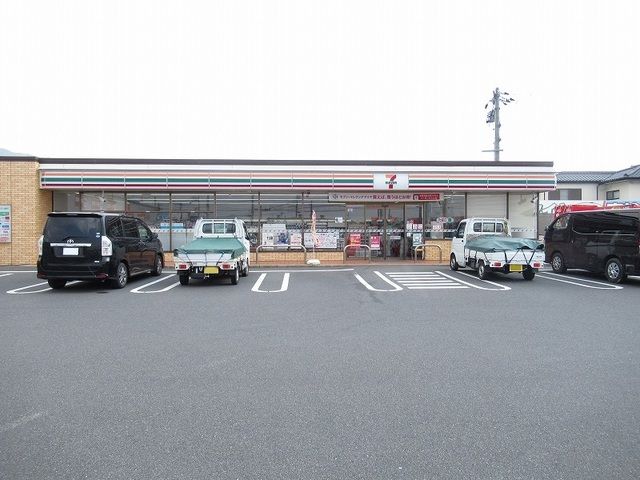 近くのセブンイレブン防府岸津１丁目店まで400m（徒歩5分）