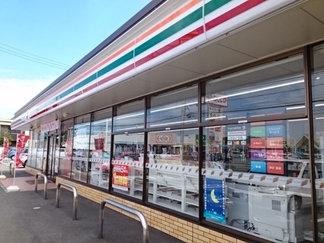 近くのセブンイレブン古三津１丁店様まで400m（徒歩5分）