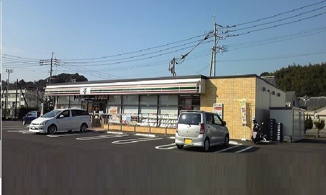 近くのコンビニまで460m（徒歩6分）