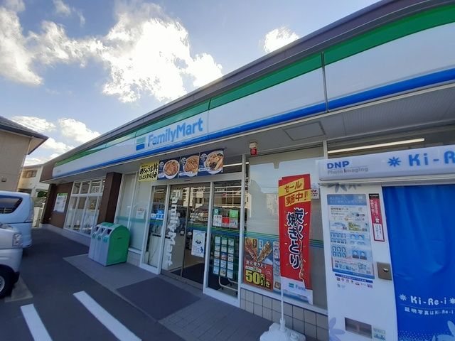 近くのコンビニまで175m（徒歩3分）