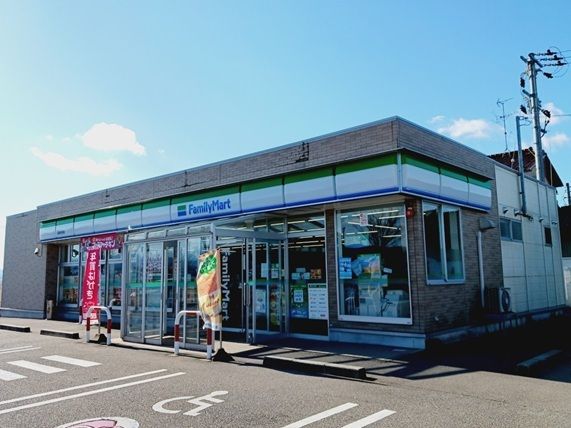 近くのファミリーマート能美佐野店まで1,900m(徒歩24分)