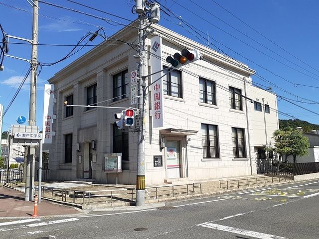 近くの銀行まで230m（徒歩3分）
