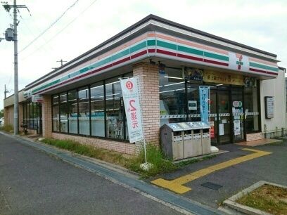 近くのコンビニまで1,100m（徒歩14分）