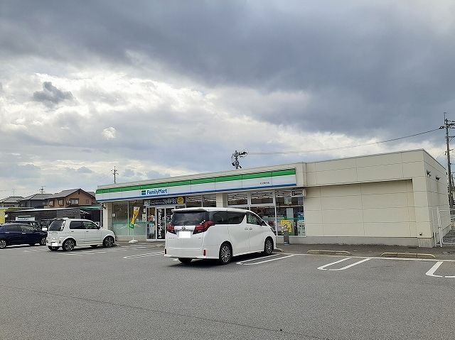 近くのファミリーマート常行店まで500m（徒歩7分）