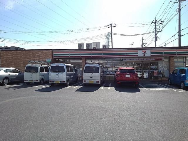 近くのセブンイレブン三郷谷口店まで220m（徒歩3分）