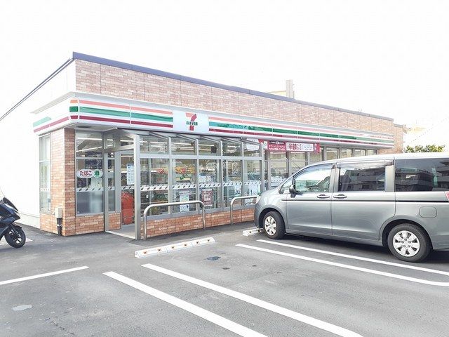 近くのセブン浦添パイプライン伊祖店まで469m（徒歩6分）