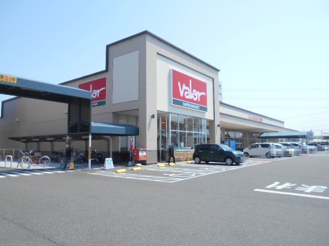 近くのスーパーマーケットバロー鏡島店まで1,100m（徒歩14分）