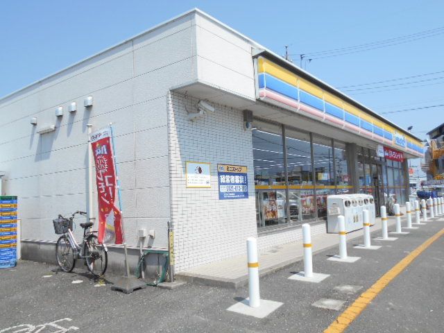 近くのミニストップ岐阜西鏡島店まで450m（徒歩6分）
