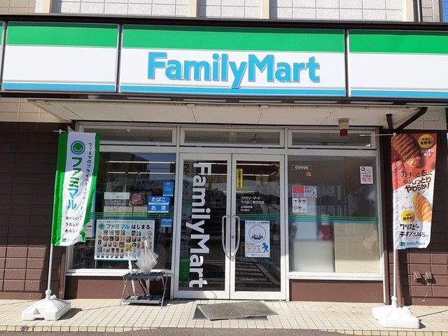 近くのコンビニまで450m（徒歩6分）