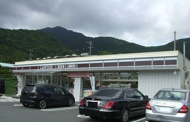 近くのローソン金時山入口店まで850m（徒歩11分）