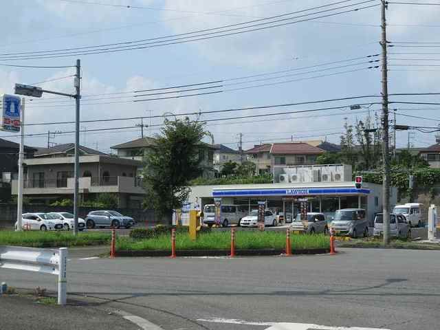 近くのローソンまで200m（徒歩3分）