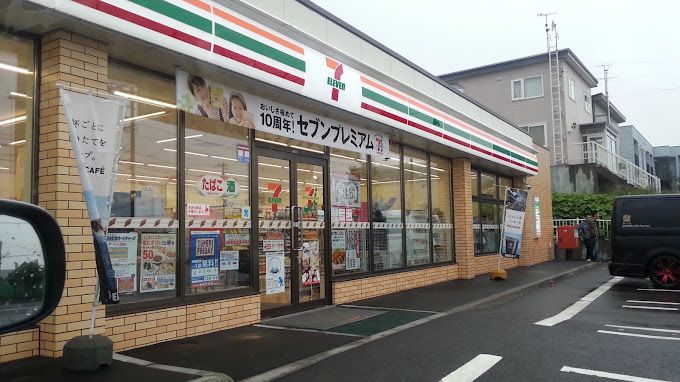 近くのセブン-イレブンまで500m(徒歩7分)