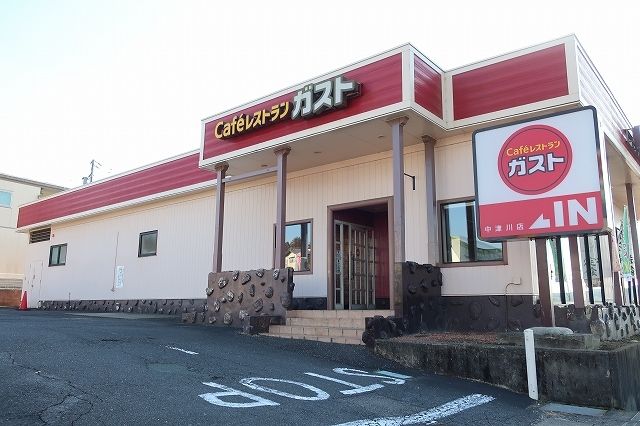 近くの飲食店まで2,000m（徒歩25分）