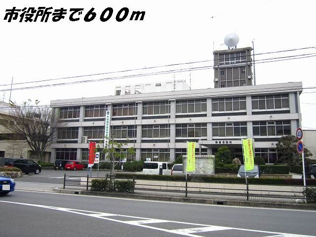 近くの弥富市役所まで600m（徒歩8分）