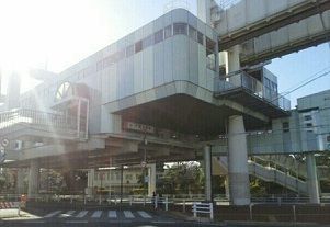 近くの千葉公園駅まで330m（徒歩5分）