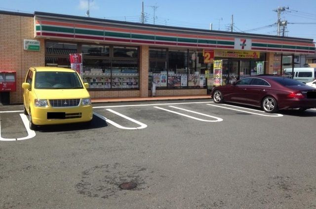 近くのセブンイレブンまで220m（徒歩3分）
