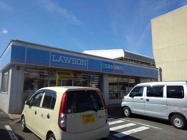 近くのコンビニまで550m（徒歩7分）