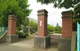 近くの三里塚小学校まで1,000m(徒歩13分)
