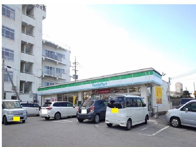 近くのファミリーマート 沖縄越来店まで550m（徒歩7分）