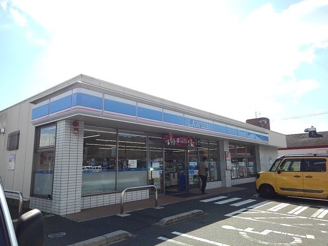 近くのコンビニまで650m（徒歩9分）