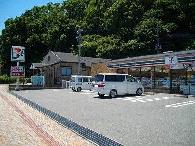 近くのセブンイレブンまで700m(徒歩9分)