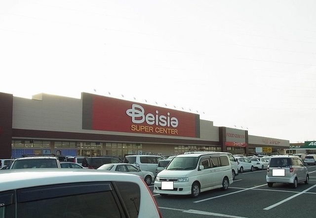 近くのベイシア古市場店まで2,800m（徒歩35分）