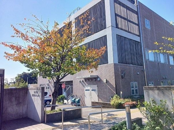 近くの御所見市民センターまで300m(徒歩4分)