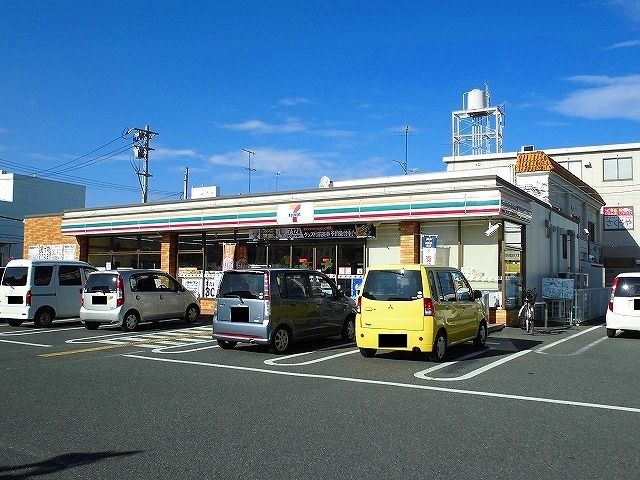 近くのセブンイレブン福山春日１丁目店まで400m（徒歩5分）