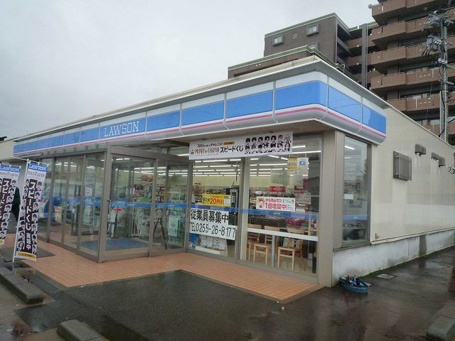 近くのローソン上越木田店まで500m（徒歩7分）