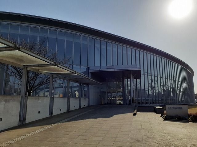 近くの富里市立図書館まで1,100m（徒歩14分）