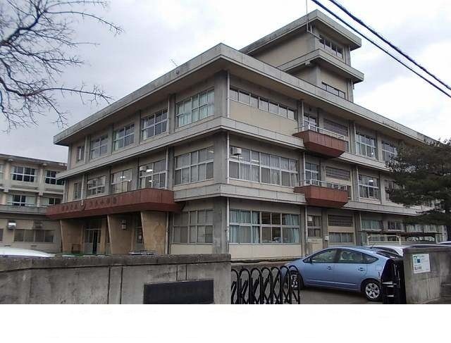 近くの福島市立瀬上小学校まで750m（徒歩10分）