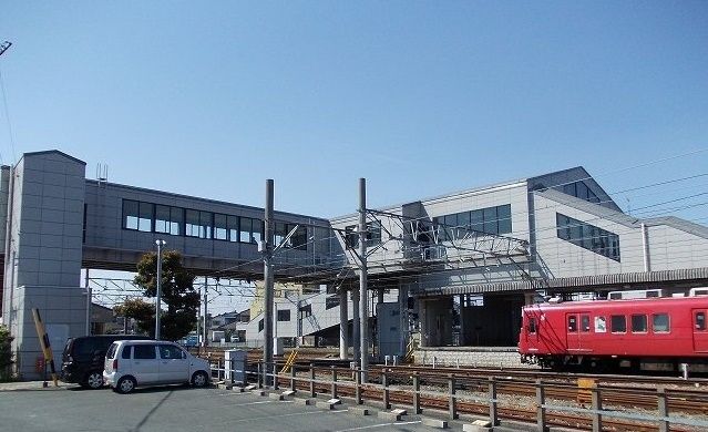 近くの伊奈駅まで750m(徒歩10分)