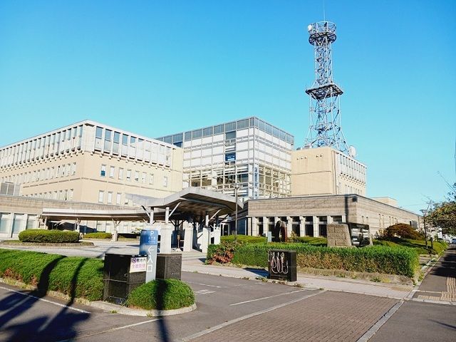 近くの北海道 渡島総合振興局まで1,600m（徒歩20分）