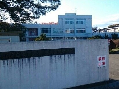 近くの北海道教育大学附属函館中学校まで1,100m（徒歩14分）