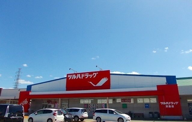 近くのツルハドラッグ　茨島店まで500m（徒歩7分）