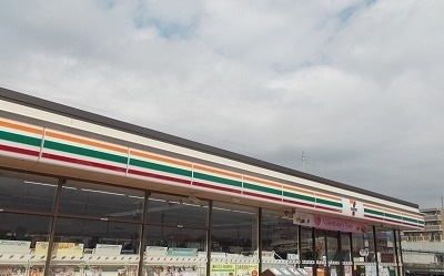 近くのセブンイレブン沼津岡一色店まで600m（徒歩8分）
