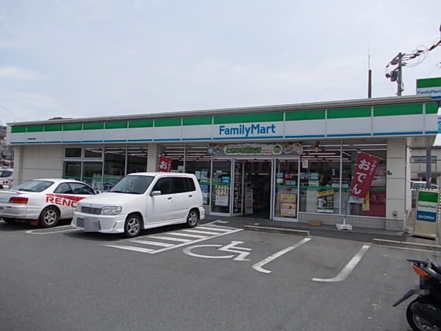 近くのコンビニまで1,000m（徒歩13分）