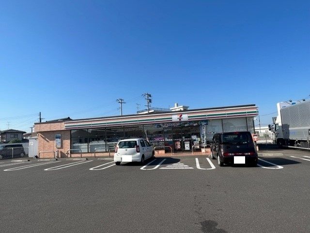 近くのコンビニまで550m（徒歩7分）