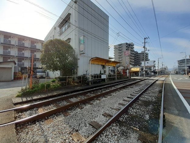 近くの東新木駅まで250m（徒歩4分）