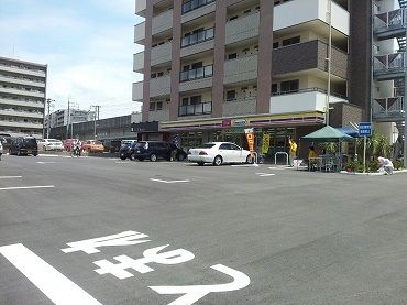 近くのミニストップ東松戸駅東口店まで400m(徒歩5分)
