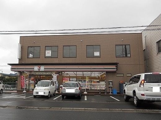 近くのコンビニまで1,000m（徒歩13分）