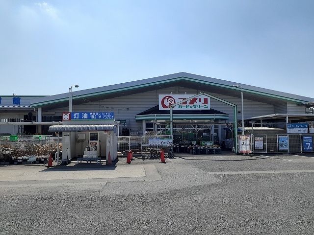 近くのコメリ七井店まで330m（徒歩5分）