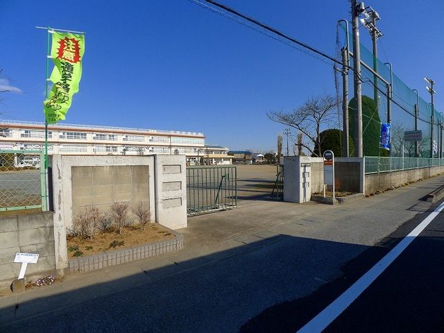 近くの西小学校まで1,700m（徒歩22分）