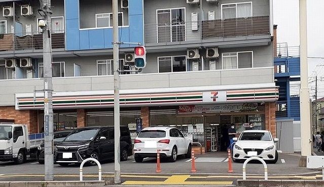 近くのセブンイレブン様まで210m（徒歩3分）