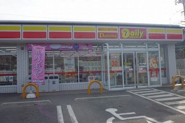 近くのコンビニまで800m（徒歩10分）