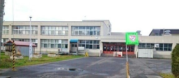 近くの旭川市立正和小学校まで1,000m（徒歩13分）