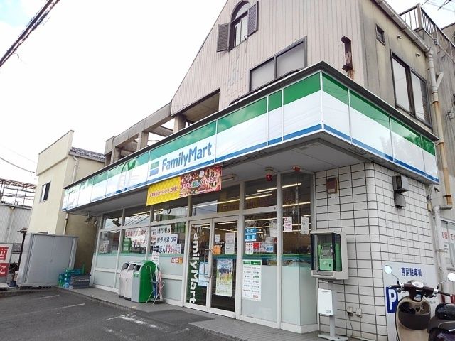 近くのファミリーマート尾道長江店まで550m（徒歩7分）