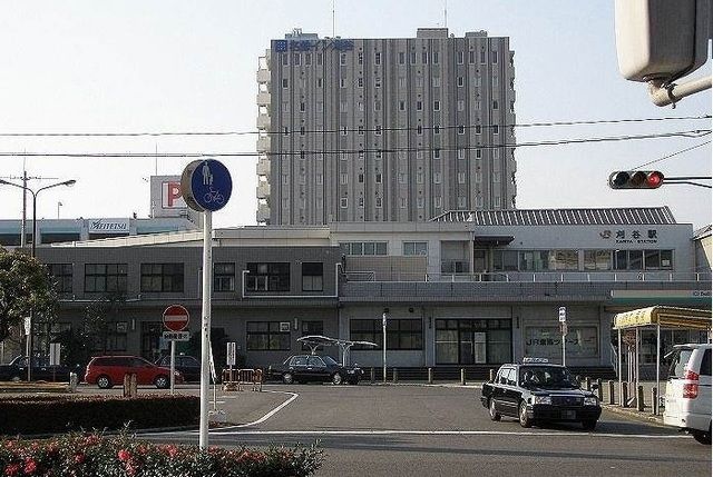 近くの駅まで2,400m（徒歩30分）